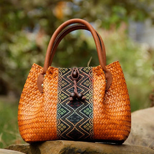 Chic Woven Straw Bags: Perfect for Leisurely Beach Days and Casual Outings