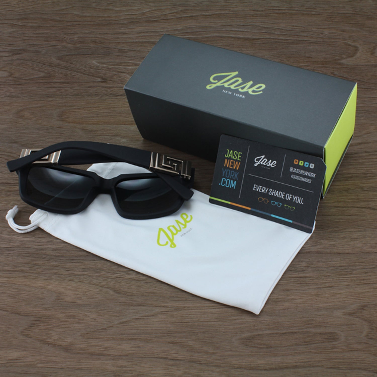 Jase New York Victor Sunglasses in Matte Black - The Trendy Accessories Store