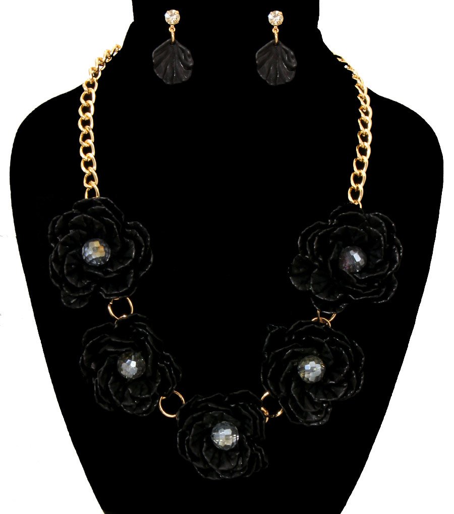 Five Flowers Necklace Set - The Trendy Accessories Store